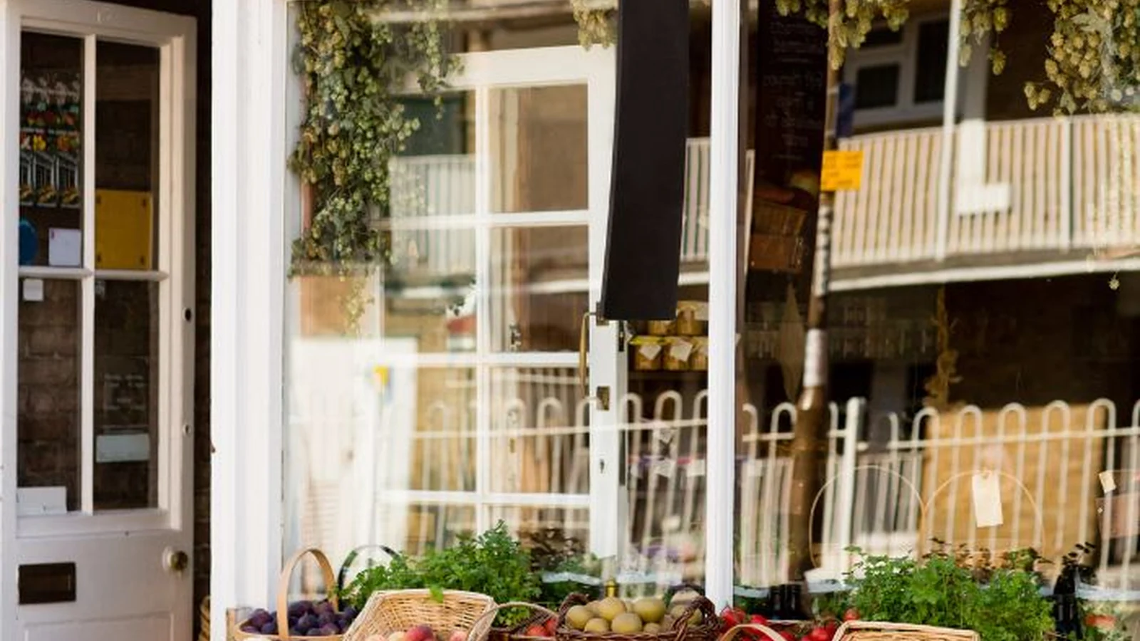 Historic Markets Around the World: What to Notice Beyond Shopping